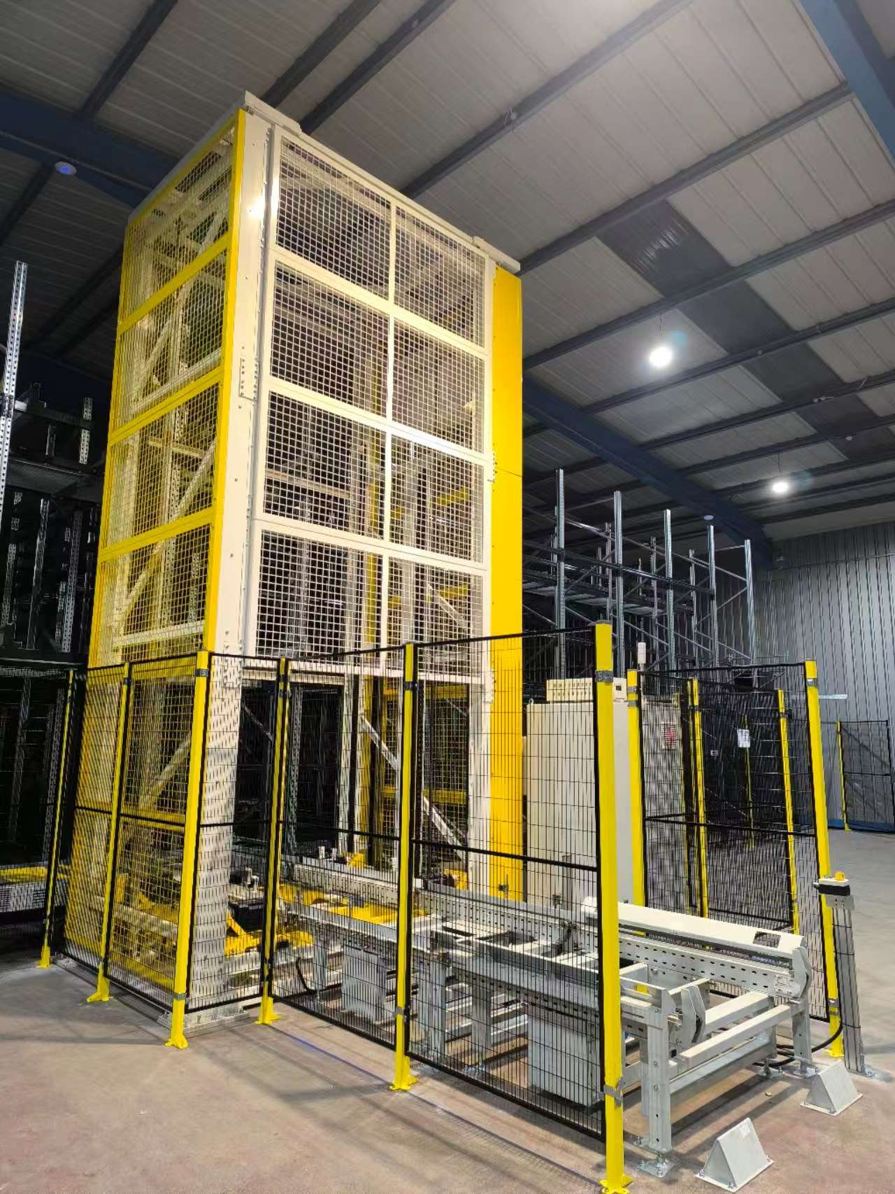4D pallet shuttle system architecture showing shuttle grid, lifts, and pallet flow connections